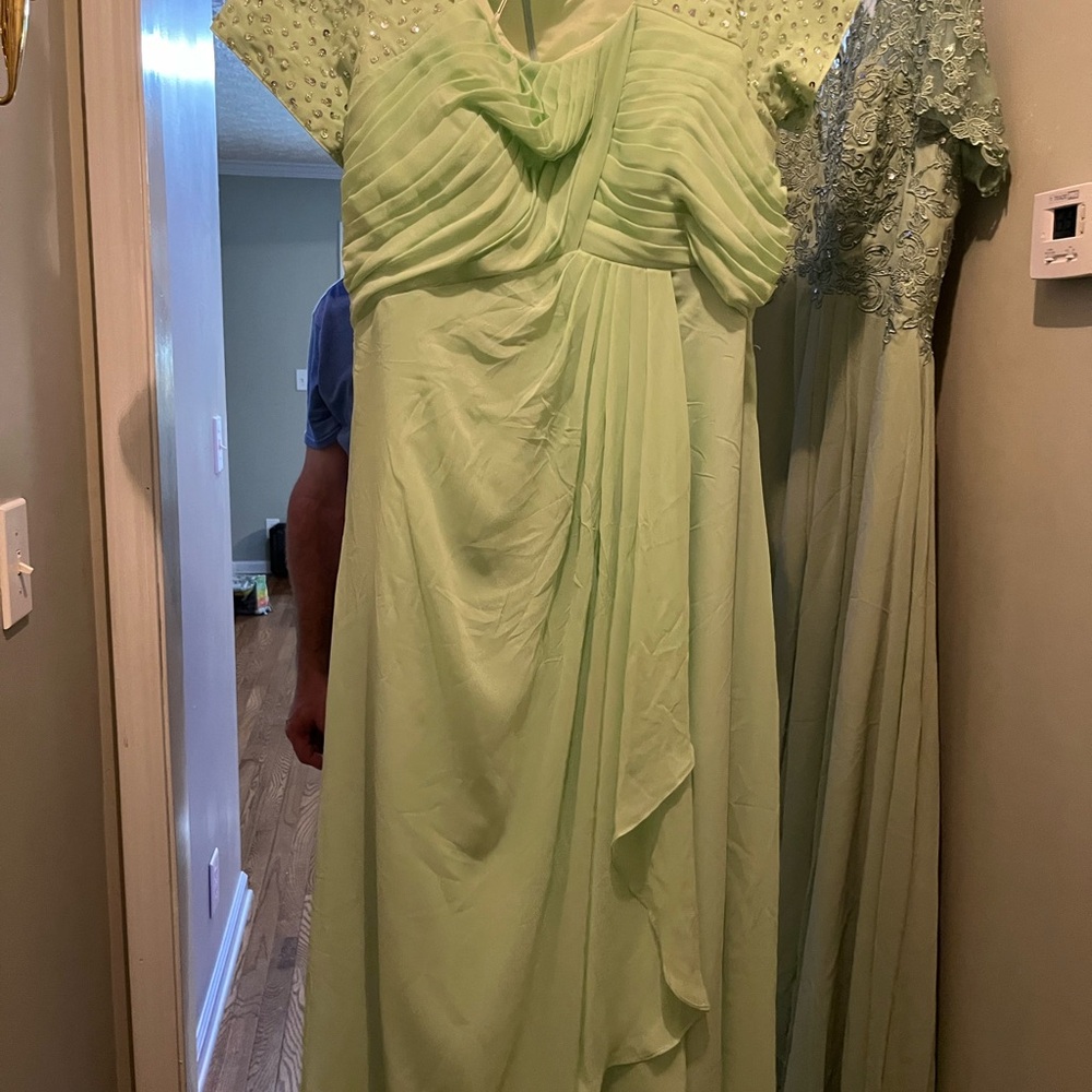 Elegant Light Green Women's Dress